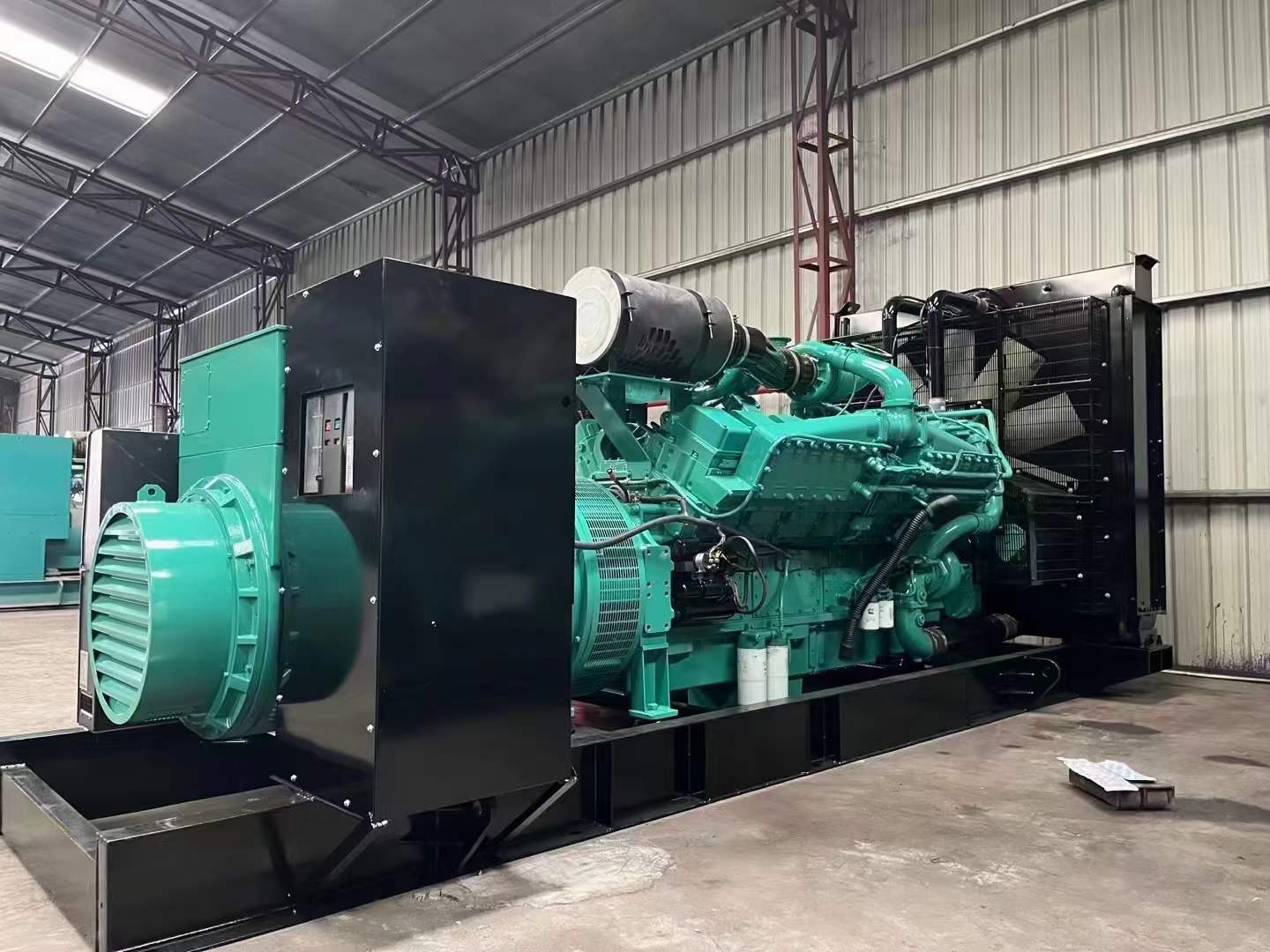 红桥如何降低 800kW 柴油发电机输出电流的波动？